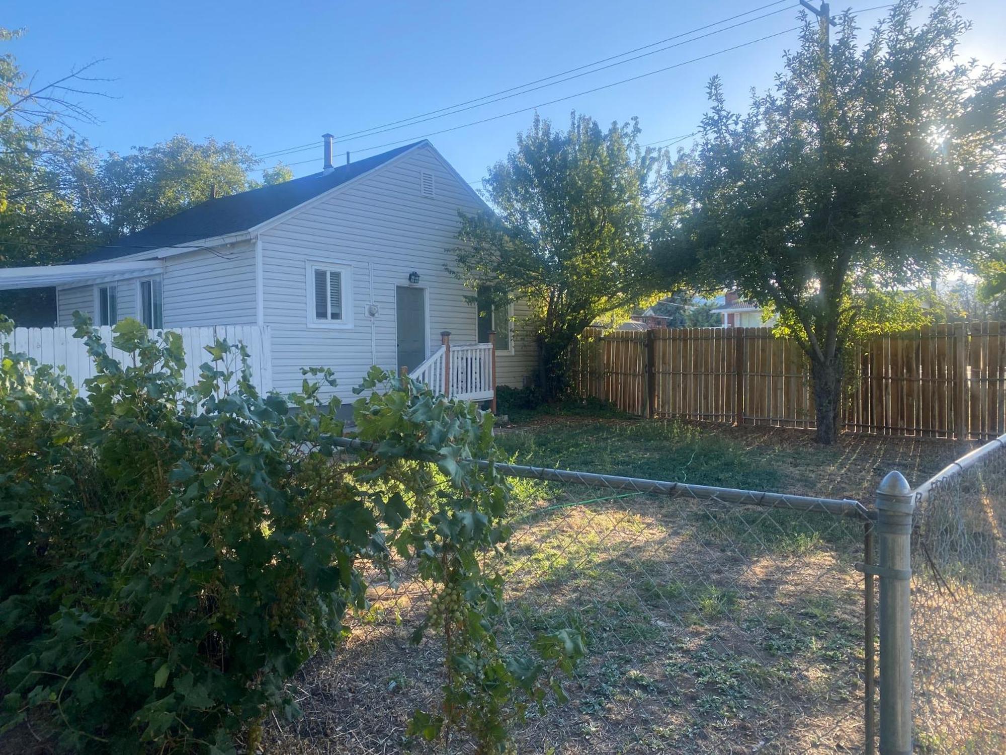 Cute Entire Small House With Large Yard! Pets Welcome! West Valley City Extérieur photo
