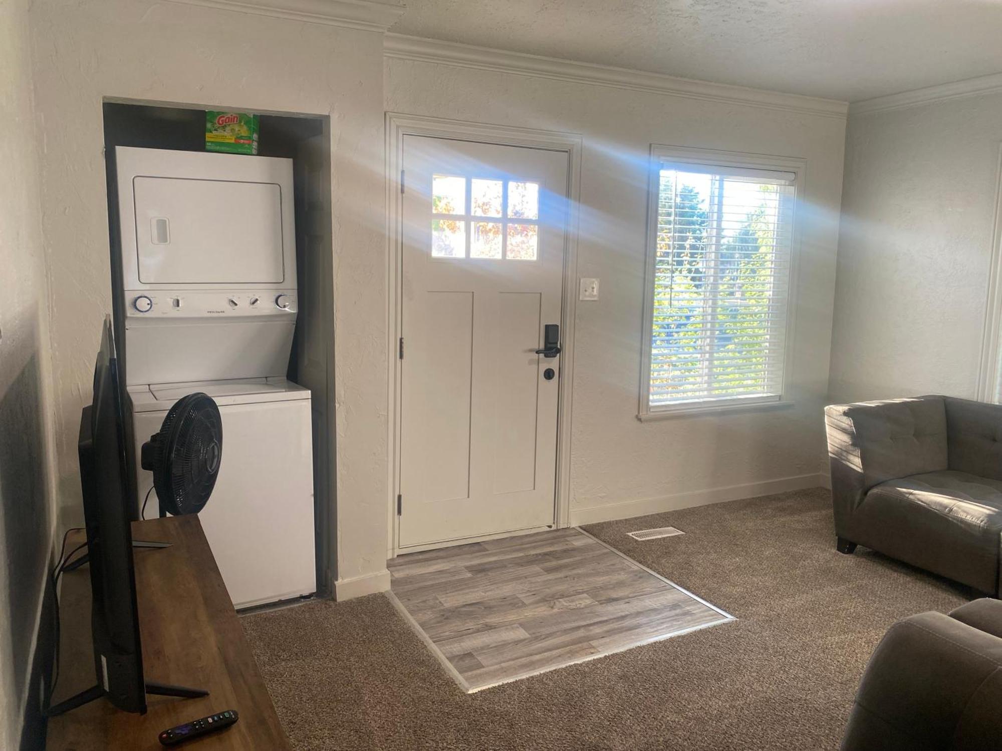 Cute Entire Small House With Large Yard! Pets Welcome! West Valley City Extérieur photo
