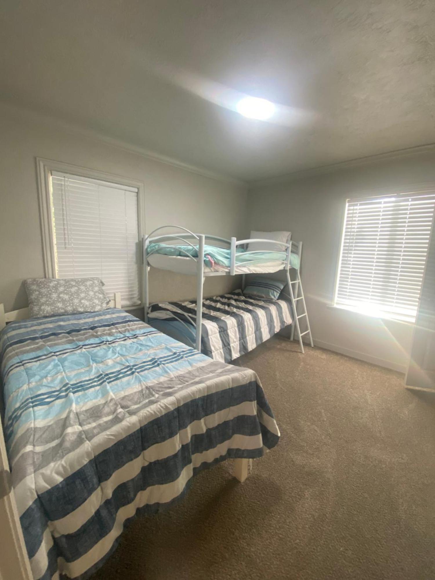 Cute Entire Small House With Large Yard! Pets Welcome! West Valley City Extérieur photo